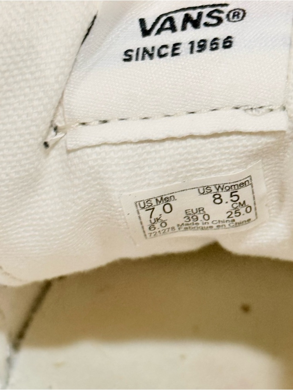 Vans Sport Low Trainers in Black Floral Embroidered Women’s Size 8.5 - Picture 8 of 8